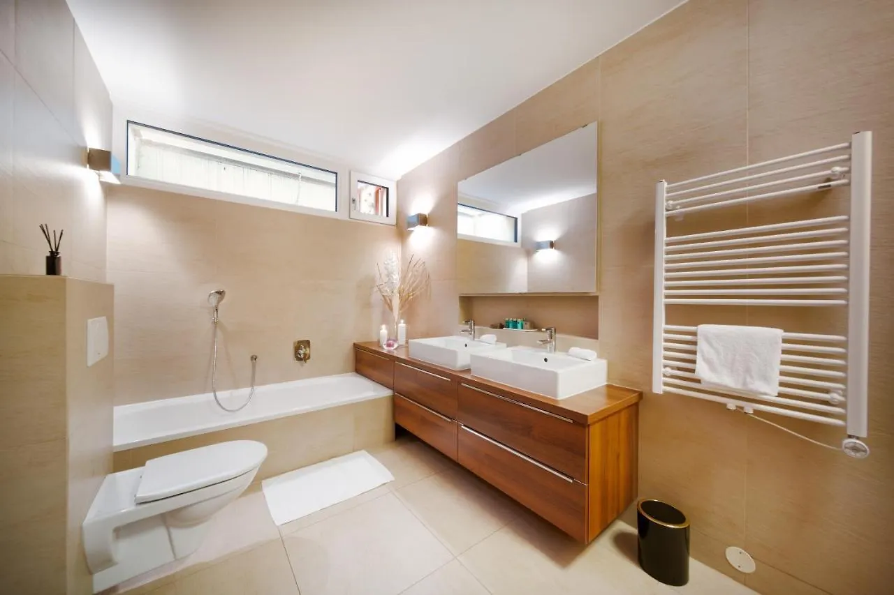 Smile Villa Mit Parkplatz, Garten Und Terrasse Im Beliebten Doebling In Wien 0*, 维也纳